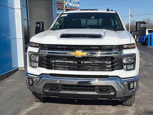 Summit White 2026 Chevrolet Silverado 3500 LT