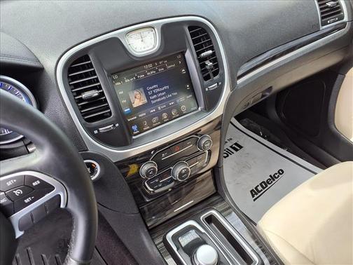 2016 Chrysler 300 Limited