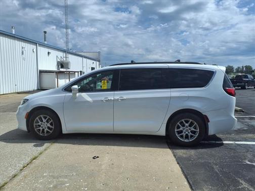 2022 Chrysler Pacifica Touring-L