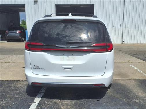2022 Chrysler Pacifica Touring-L