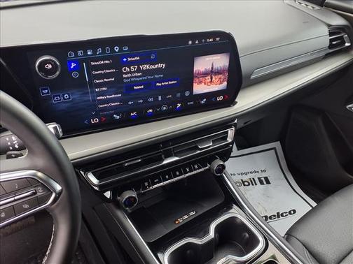 White 2025 Chevrolet Traverse LT