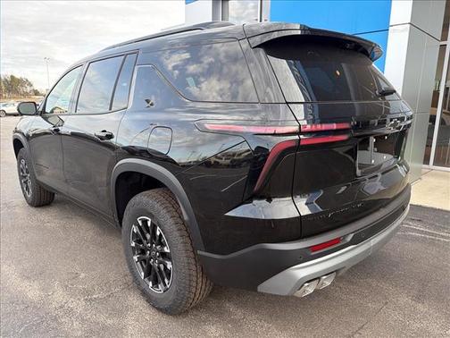 Mosaic Black Metallic 2026 Chevrolet Traverse Z71