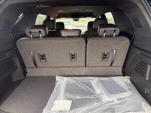 Mosaic Black Metallic 2026 Chevrolet Traverse Z71