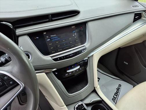 Black 2017 Cadillac XT5 Luxury
