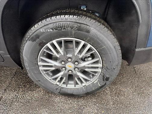 Lakeshore Blue Metallic 2026 Chevrolet Traverse LT