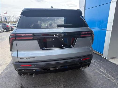 Sterling Gray Metallic 2026 Chevrolet Traverse LT