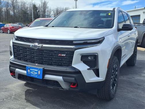 Pearl 2024 Chevrolet Traverse Z71