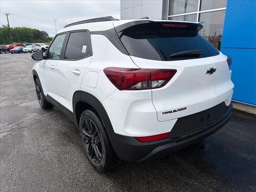 Summit White 2026 Chevrolet Trailblazer LT