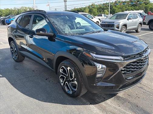 Mosaic Black Metallic 2026 Chevrolet Trax 2RS