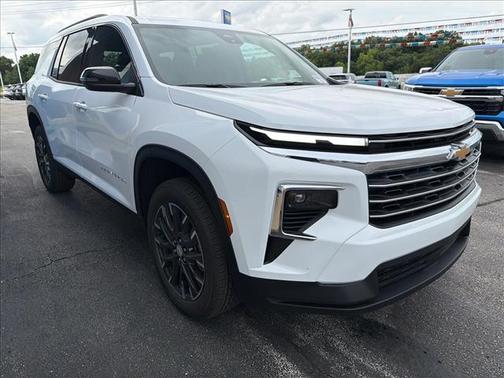 Summit White 2026 Chevrolet Traverse LT