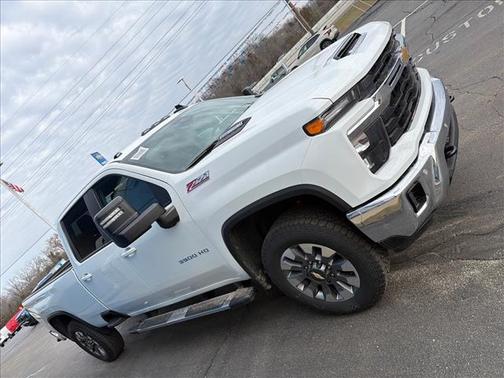 Summit White 2026 Chevrolet Silverado 3500 LT