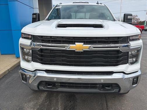 Summit White 2026 Chevrolet Silverado 3500 LT