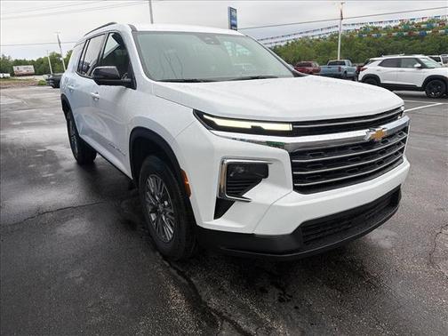Summit White 2026 Chevrolet Traverse LT