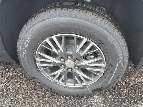 Summit White 2026 Chevrolet Traverse LT