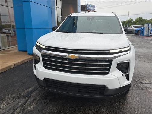 Summit White 2026 Chevrolet Traverse LT