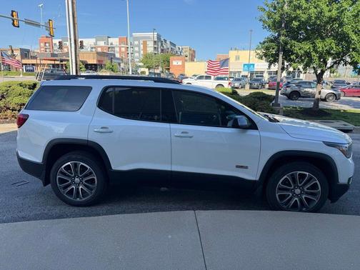 White Frost 2017 GMC Acadia SLT-1