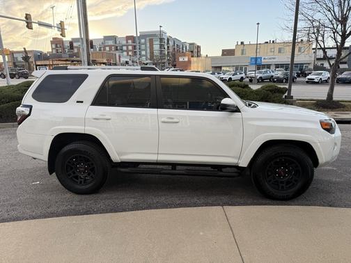 2022 Toyota 4Runner SR5