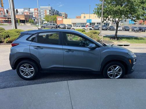 Sonic Silver 2021 Hyundai KONA SE