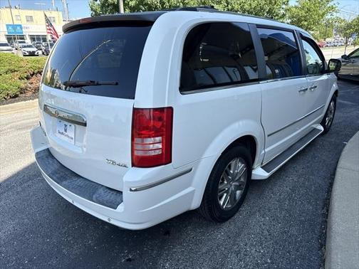 2008 Chrysler Town & Country Limited