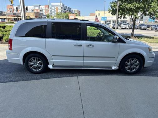 2008 Chrysler Town & Country Limited