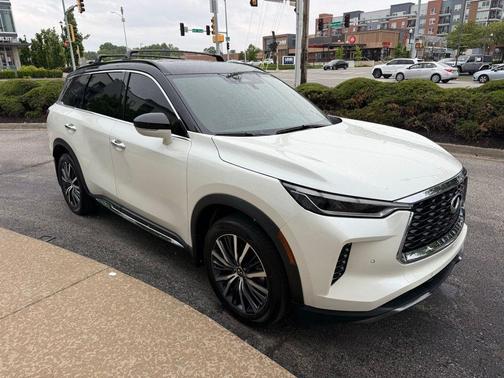Majestic White/Black Obsidian 2024 INFINITI QX60 AUTOGRAPH