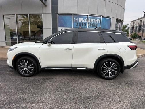 Majestic White/Black Obsidian 2024 INFINITI QX60 AUTOGRAPH