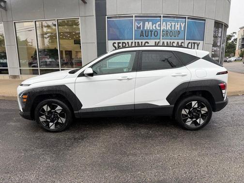 Atlas White 2024 Hyundai KONA SEL