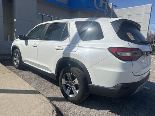 Platinum White Pearl 2024 Honda Pilot EX-L 7 Passenger