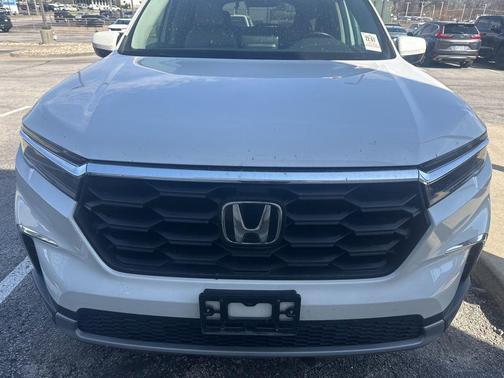 Platinum White Pearl 2024 Honda Pilot EX-L 7 Passenger