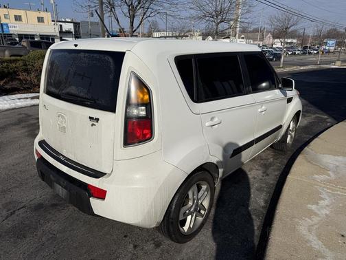 2011 Kia Soul +