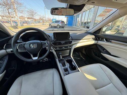 Platinum White Pearl 2019 Honda Accord LX