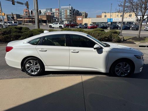 Platinum White Pearl 2019 Honda Accord LX