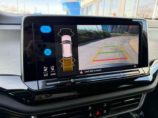 2025 Volkswagen Atlas Cross Sport 2.0T SE w/Technology 4MOTION