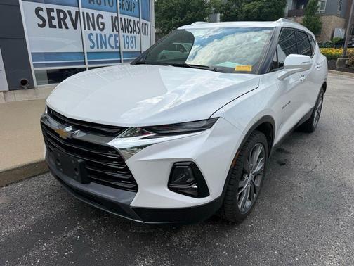 Iridescent Pearl Tricoat 2022 Chevrolet Blazer Premier