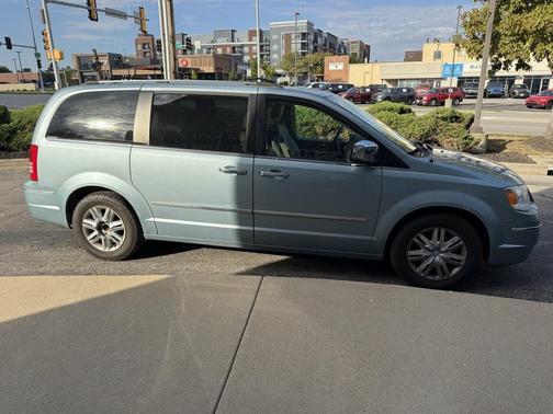 2008 Chrysler Town & Country Limited