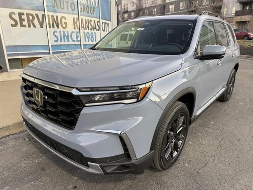 2025 Honda Pilot Touring 8-Passenger