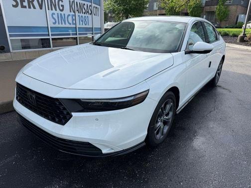 Platinum White Pearl 2026 Honda Accord Hybrid EX-L