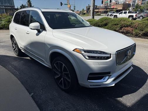 2023 Volvo XC90 B5 Plus