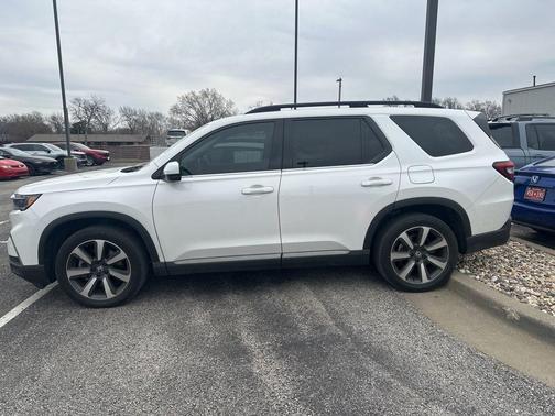 Platinum White Pearl 2023 Honda Pilot AWD Elite
