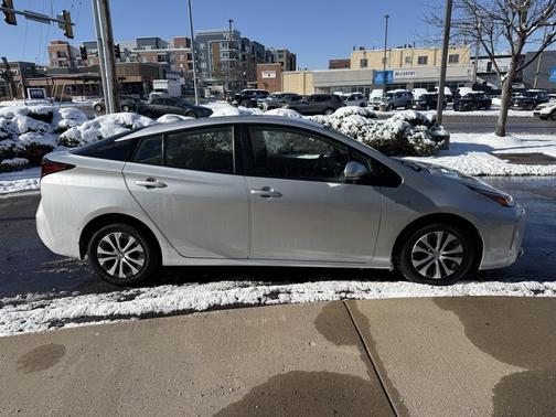 2021 Toyota Prius LE