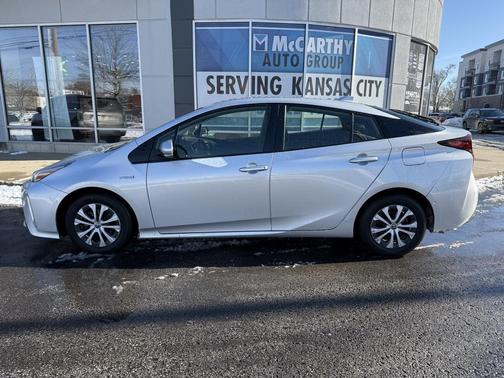 2021 Toyota Prius LE