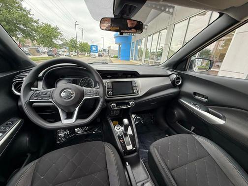 Aspen White 2020 Nissan Kicks SV