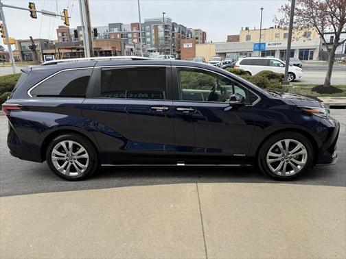 2021 Toyota Sienna Platinum 7 Passenger