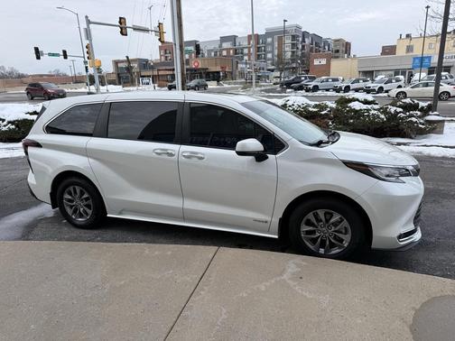 2021 Toyota Sienna XLE 7 Passenger