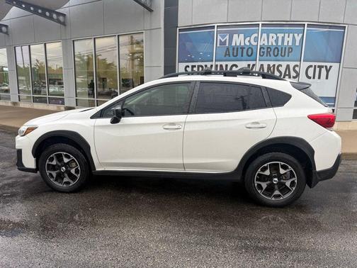 Crystal White Pearl 2019 Subaru Crosstrek 2.0i