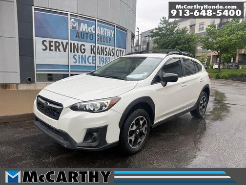 Crystal White Pearl 2019 Subaru Crosstrek 2.0i