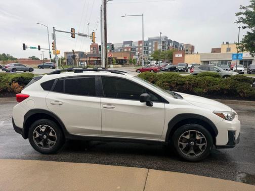 Crystal White Pearl 2019 Subaru Crosstrek 2.0i