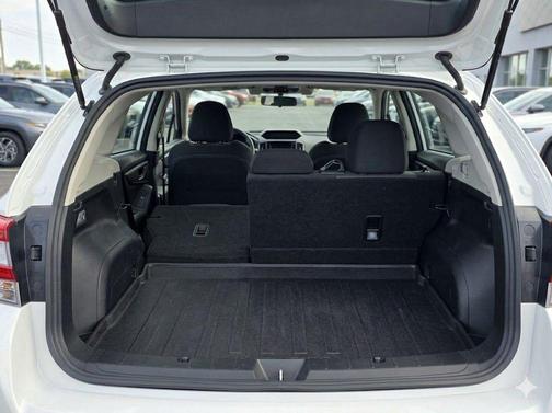 Crystal White Pearl 2019 Subaru Crosstrek 2.0i