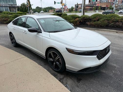 Platinum White Pearl 2026 Honda Accord SE