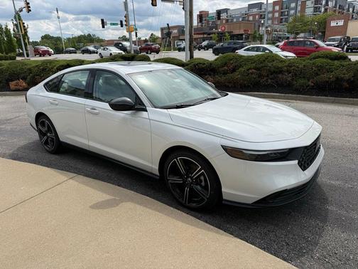 Platinum White Pearl 2026 Honda Accord SE